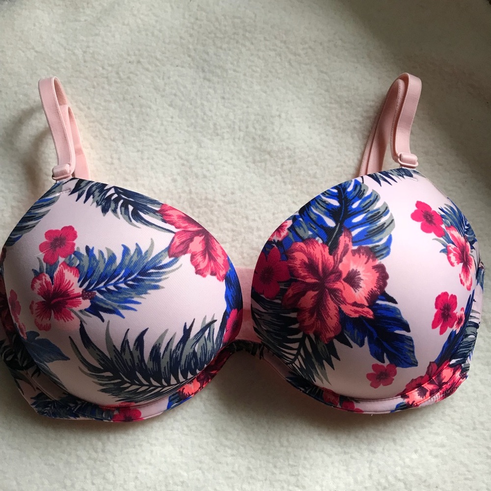 Victoria’s Secret Pink Super Push up Bra